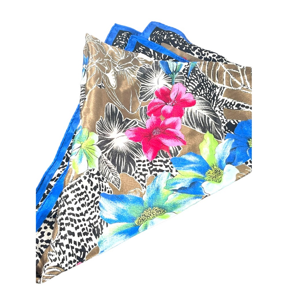 Vintage 1960s VERA Hawaiian flower silk scarf - Picture 4 of 8